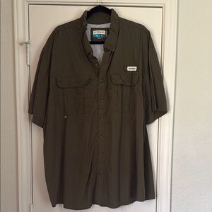 Columbia Green Casual Button Down Shirt for Outdoor Adventures